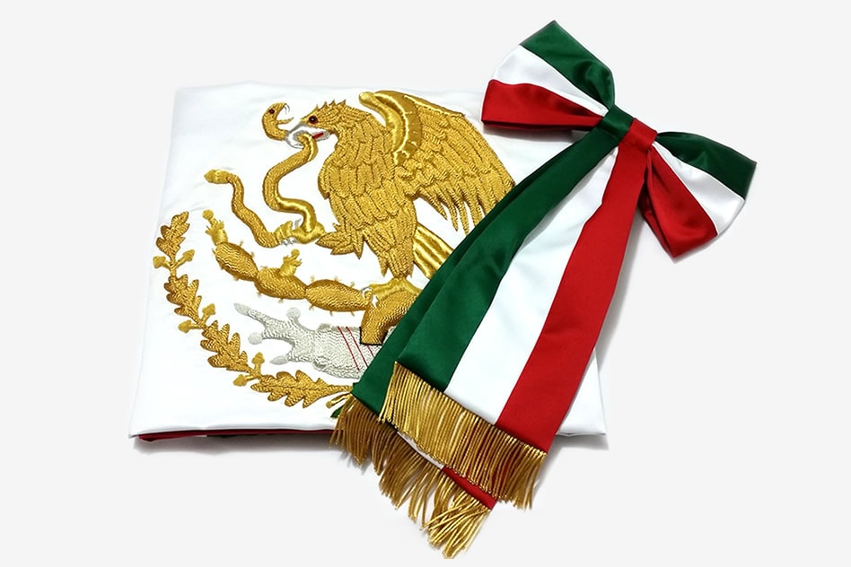 Bandera de México bordada hilo dorado